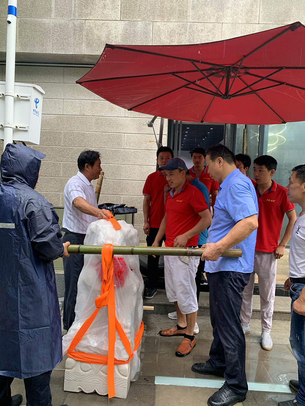 易路荣昕联合装饰宝山总部狮子登位